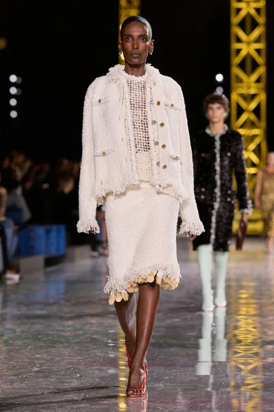 Look 22